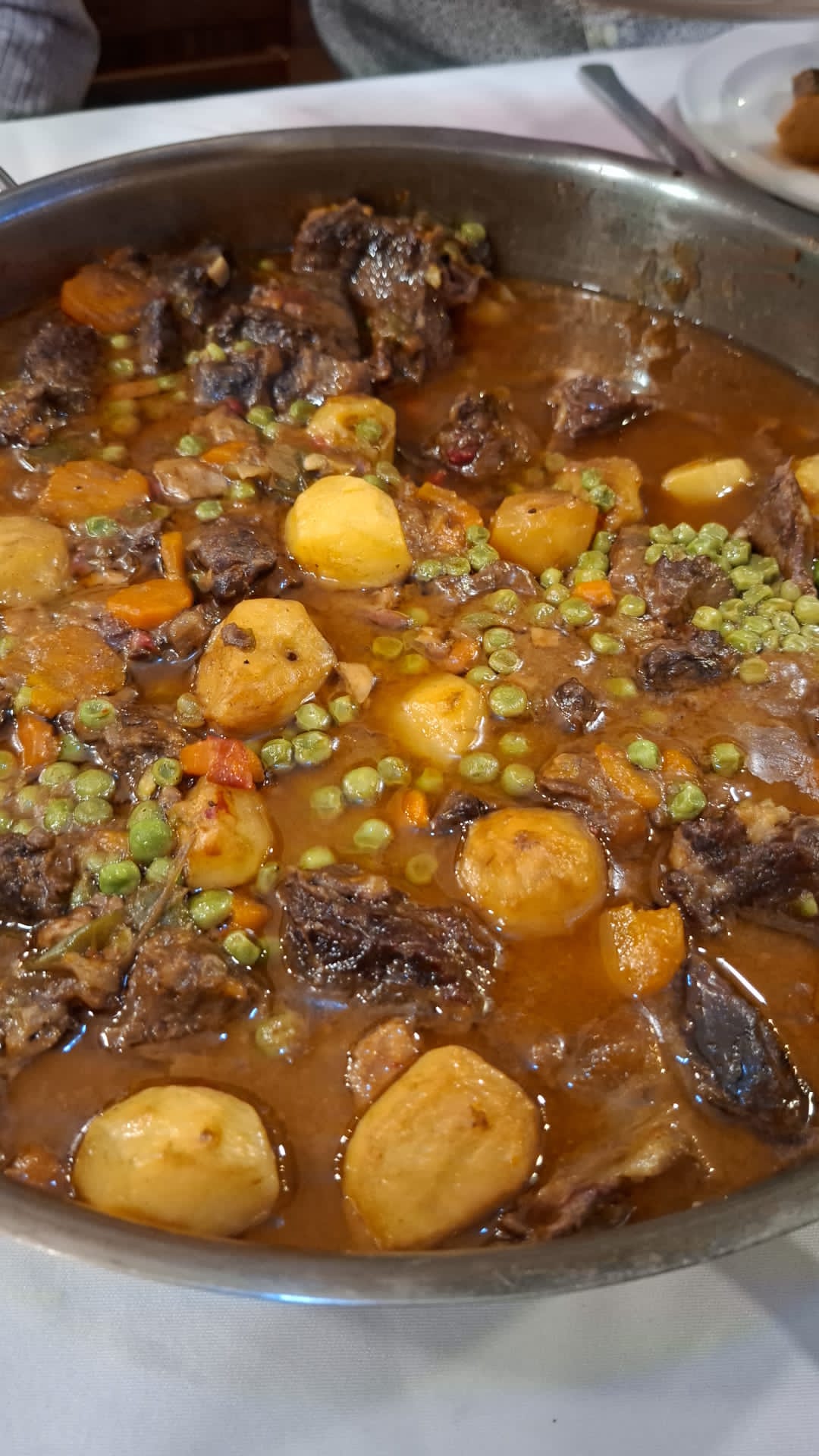Carne Gobernada con sus patatinos